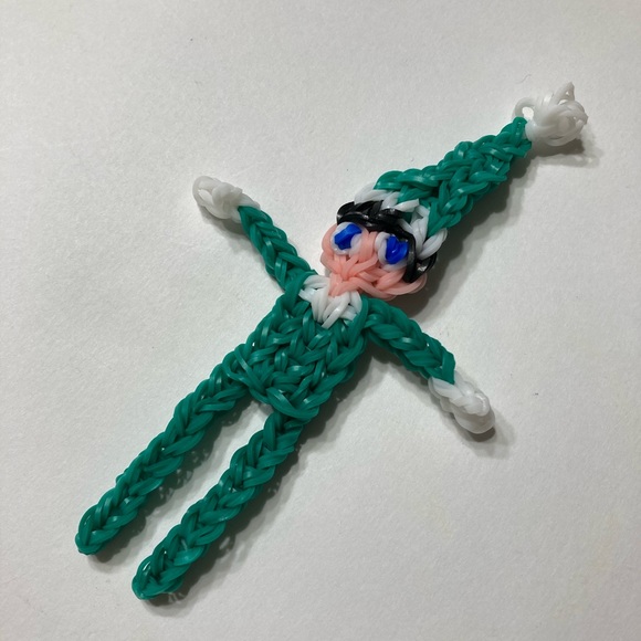 Rainbow Loom Christmas Elf Charm - Picture 3 of 6